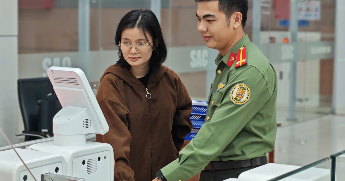 Công an cửa khẩu Phú Quốc thí điểm hệ thống khai báo trước nhập cảnh cho khách quốc tế