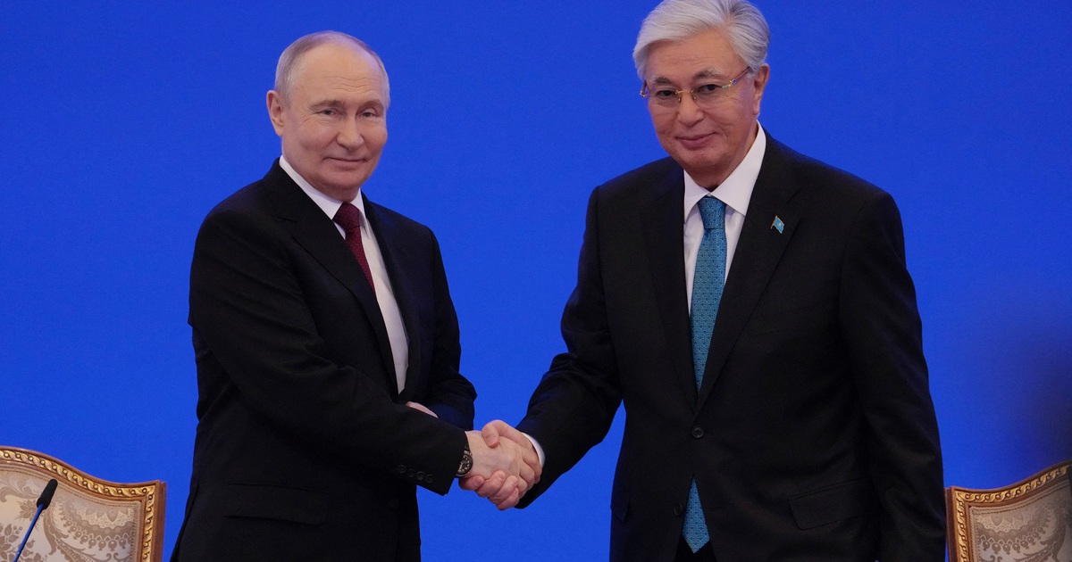 Nga k&yacute; thỏa thuận x&acirc;y nh&agrave; m&aacute;y điện hạt nh&acirc;n ở Kazakhstan