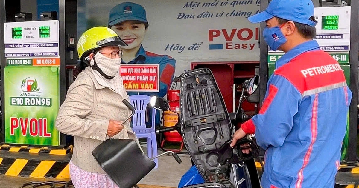 Đổ xăng E10 không cần "lắc bình xăng"