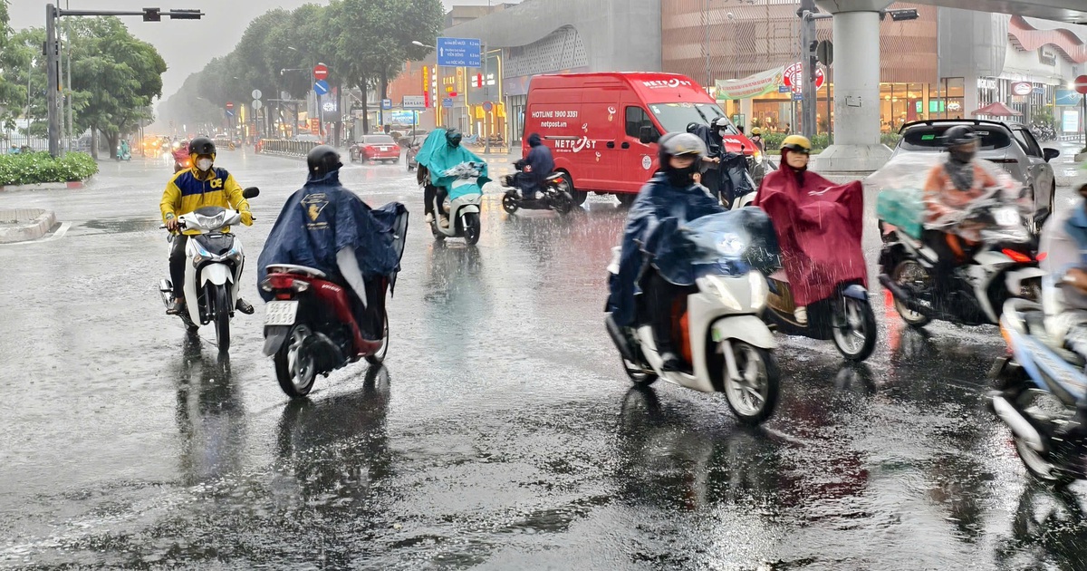Nam bộ sắp vào mùa mưa, miền Bắc và miền Trung chuẩn bị đón nắng nóng