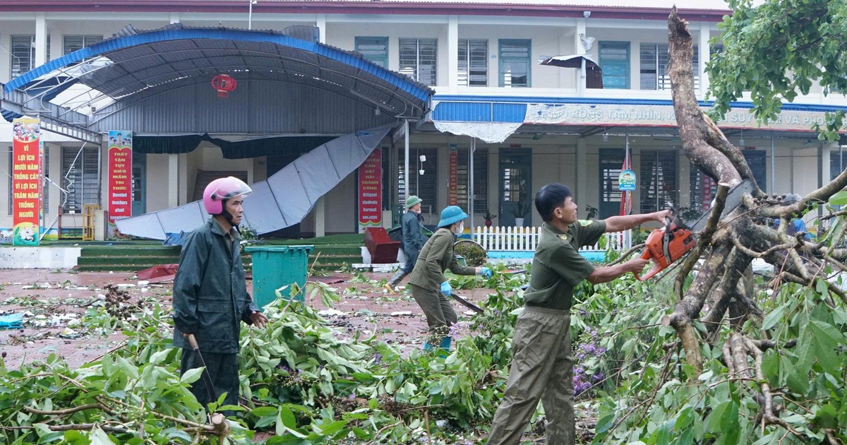 13 người bị thương, 947 nhà tốc mái ở 7 tỉnh có mưa đá, giông lốc