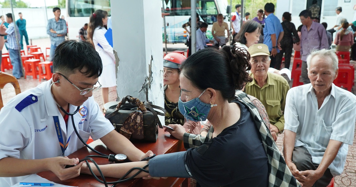 Cà Mau ra quân khám sức khỏe toàn dân, phẫu thuật mắt miễn phí cho người nghèo