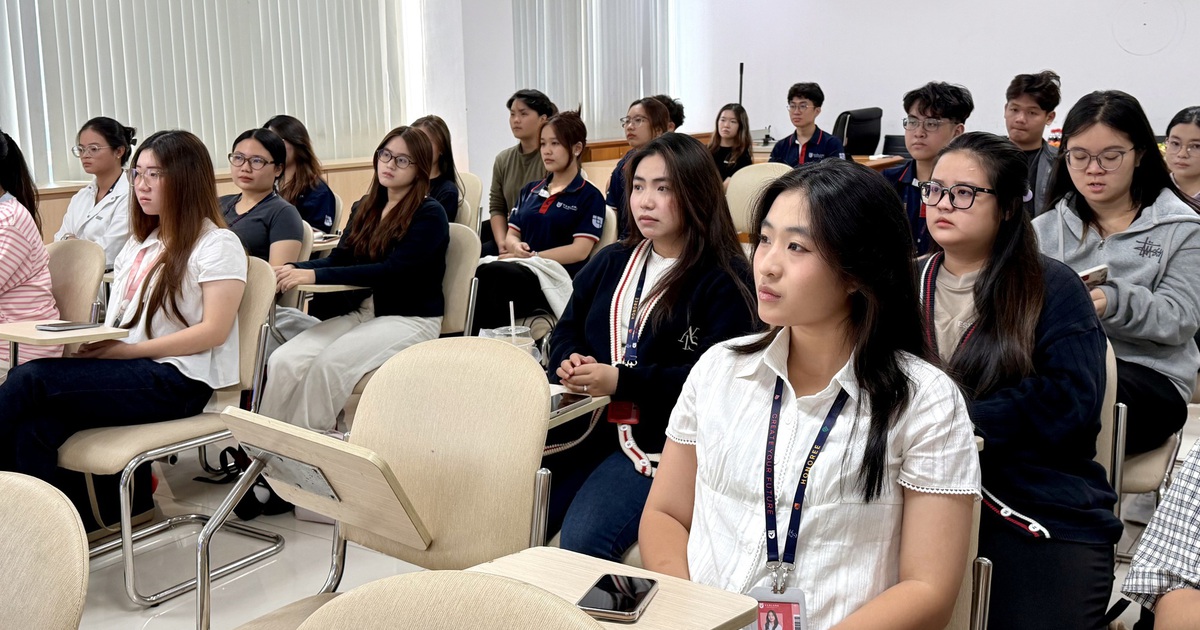 https://images2.thanhnien.vn/zoom/1200_630/528068263637045248/2026/5/30/img2925-17801200502151748557208-298-0-1898-2560-crop-1780120130444873256534.jpeg