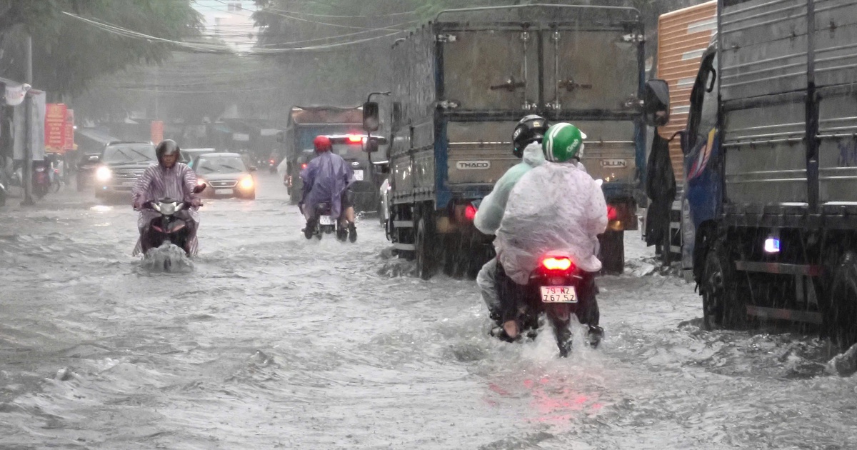Khánh Hòa mưa lớn, cảnh báo ngập lụt nhiều tuyến đường ở Nha Trang