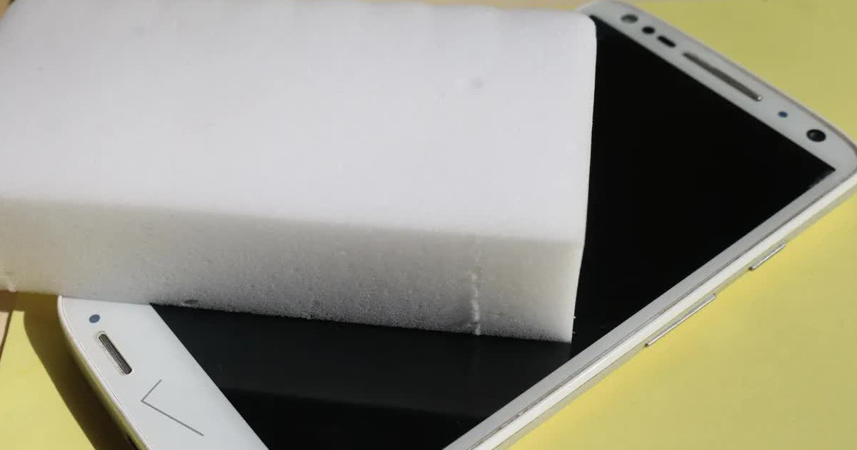 Có nên dùng Magic Eraser để xóa vết xước trên màn hình điện thoại?