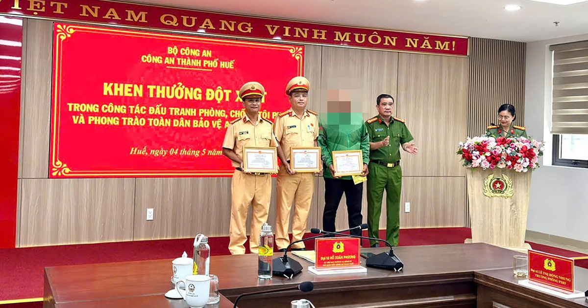 Công an thành phố Huế khen thưởng tài xế công nghệ và CSGT kịp thời bắt trộm