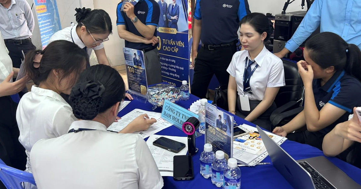 Cùng tấm bằng đại học, vì sao người có trải nghiệm dễ tìm việc làm hơn?