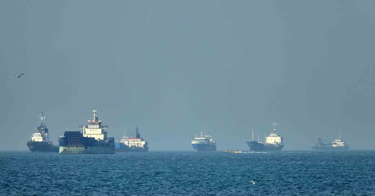 Thỏa thuận ngừng bắn Mỹ - Iran lung lay sau đụng độ ở Hormuz