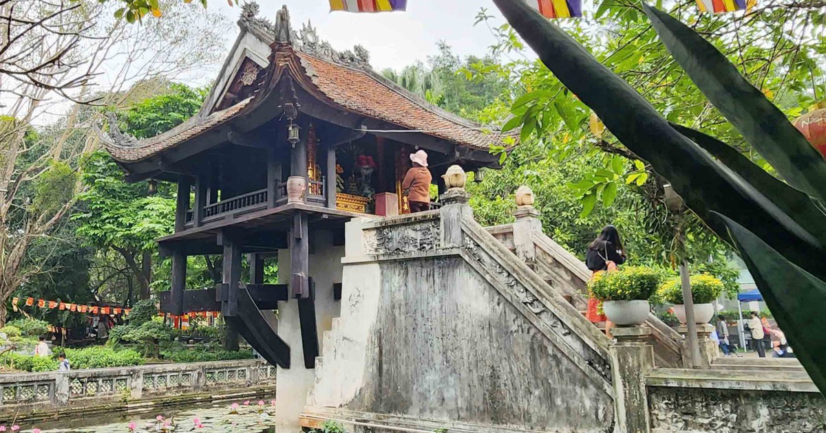 Du sơn ngoạn thủy: ‘Khuê Văn giữa gác bình phong liệt ngoài’
