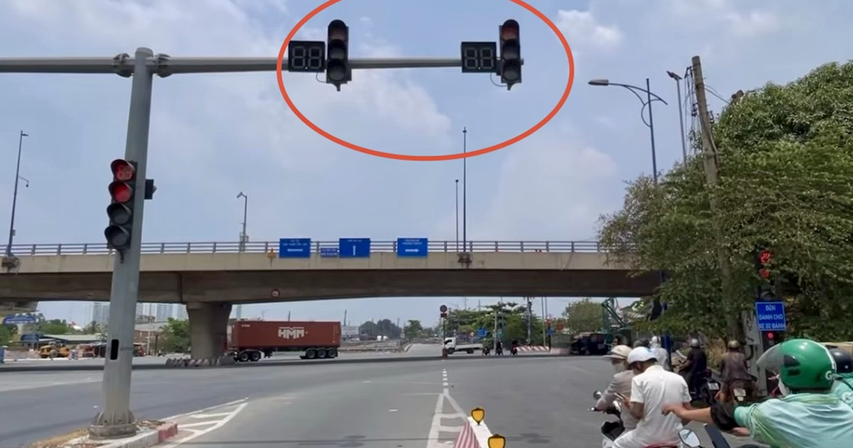 Đèn giao thông mờ, tài xế bị báo 'vượt đèn đỏ': CSGT TP.HCM xử lý ra sao?