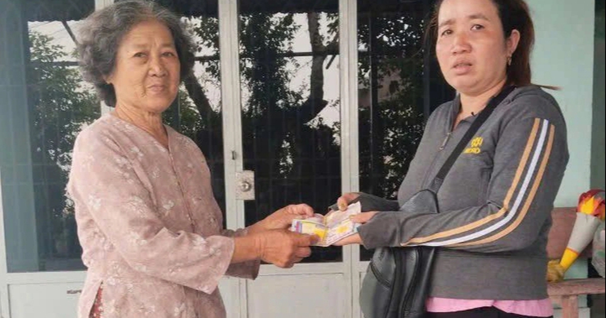 Cụ bà gần 80 tuổi nhặt tiền, vé số trúng thưởng trả lại cho người bán dạo