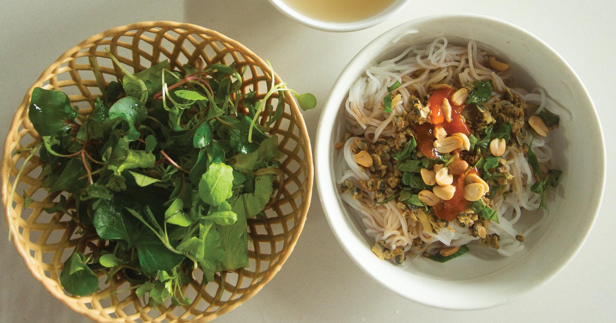 Bún hến Mai Xá: Món ngon Quảng Trị nổi tiếng vì cách trộn khác lạ