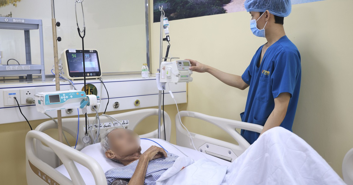 Cứu cụ ông 77 tuổi bị nhồi máu cơ tim nguy kịch