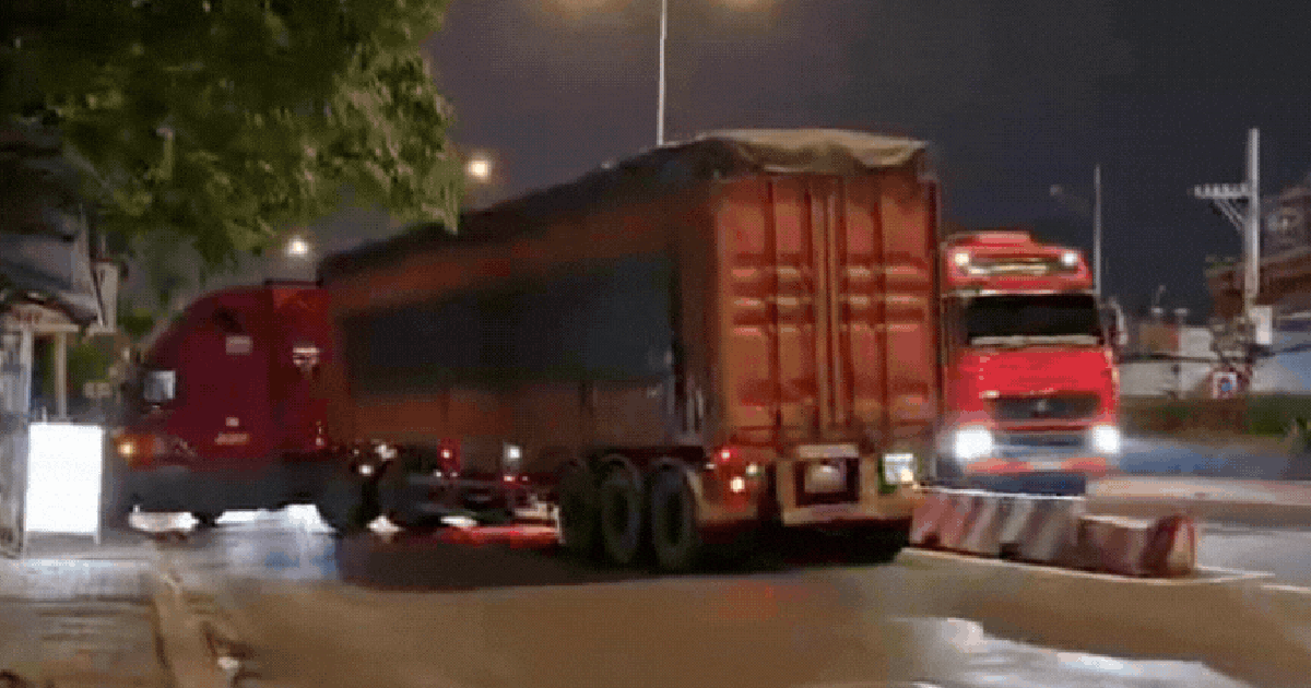 Đi ngược chiều cho tiện đường, tài xế container bị CSGT TP.HCM phạt 5 triệu đồng