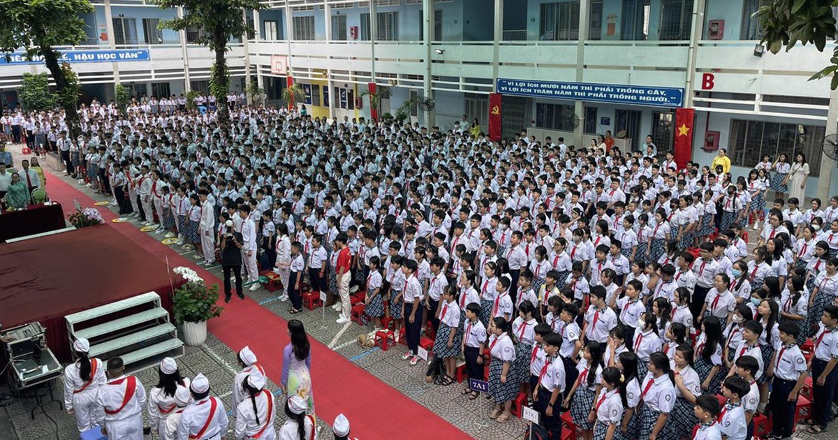 Hàng ngàn học sinh TP.HCM dừng ăn bán trú, do vụ nghi ngộ độc thực phẩm