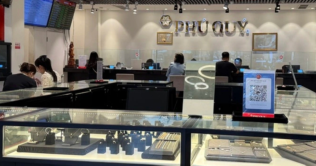 Giá vàng 'sập' mạnh, giao dịch đìu hiu