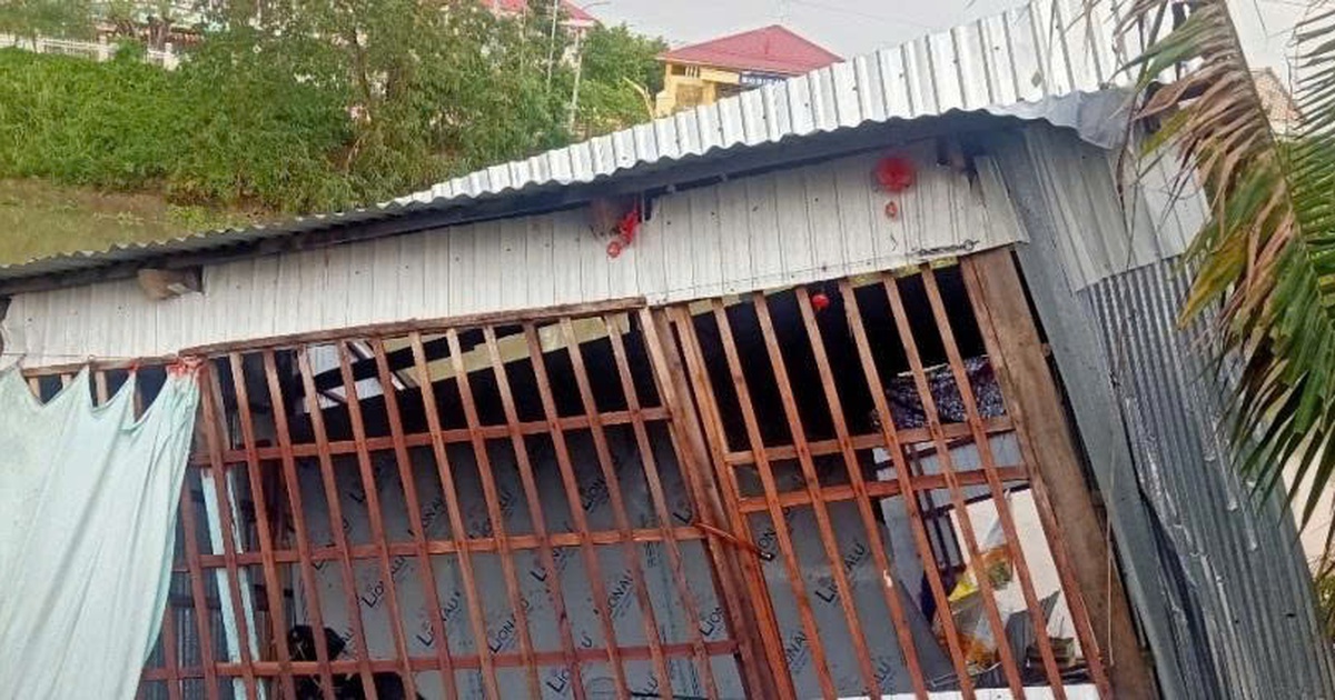 Giông lốc quật mạnh làm hư hại 37 căn nhà ở Đồng Tháp