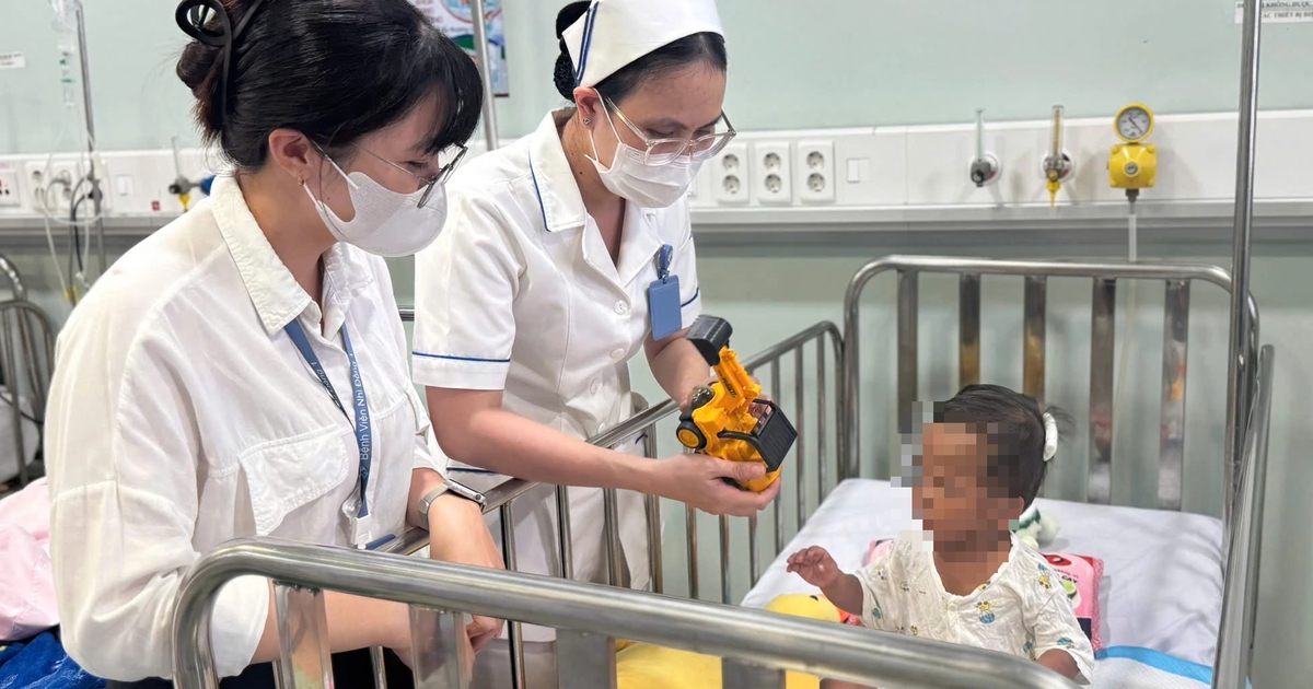Bé trai 2 tuổi ở TP.HCM bị bạo hành dã man: Mẹ ruột, người tình khai gì?