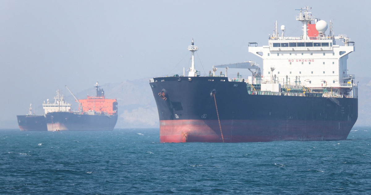 Vì sao Mỹ dừng hộ tống tàu qua eo biển Hormuz ?