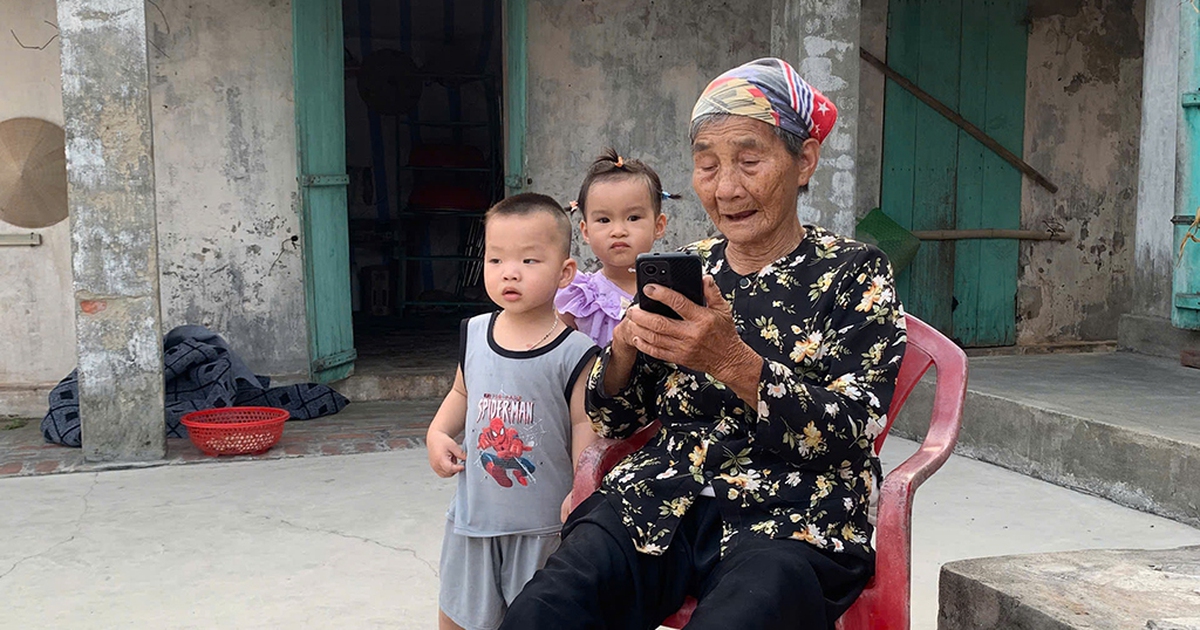 Cụ bà U.100 vẫn đạp xe đi chợ, nấu ăn