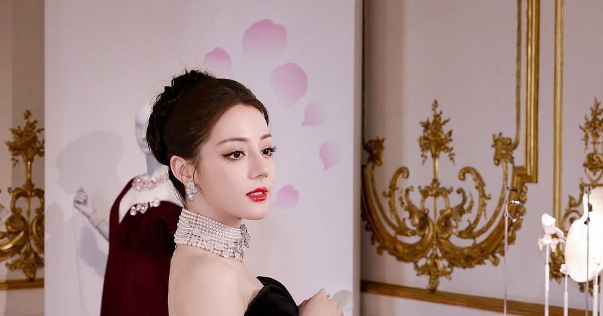 'Mỹ nhân đẹp nhất Tân Cương' bí mật làm thủ tục khai sinh cho con?