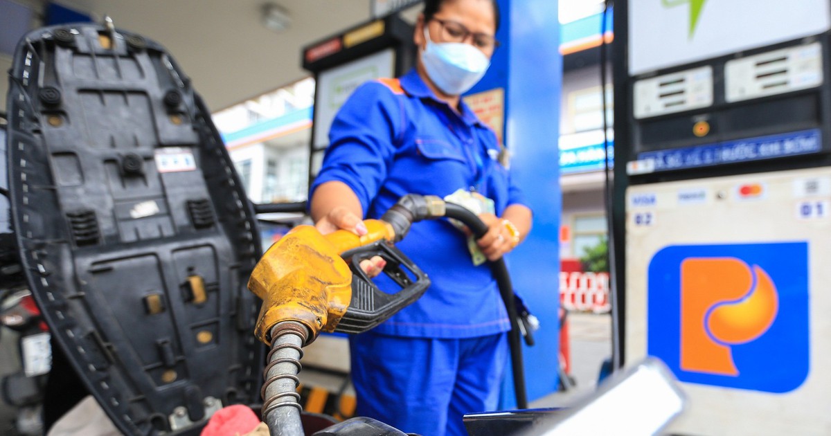 Giá xăng dầu hôm nay 7.5.2026: Xăng trong nước chiều nay tăng bao nhiêu đồng một lít?