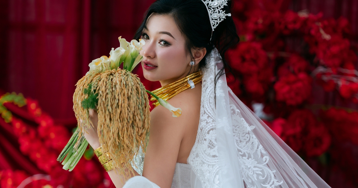 Cô dâu cầm bó lúa làm hoa cưới, khách nhìn là đoán nghề chú rể