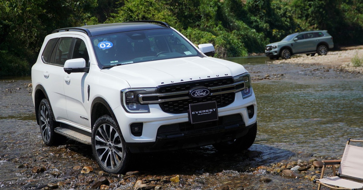 Ford Everest mới có thêm bản máy xăng tại Việt Nam, giá 1,629 tỉ đồng
