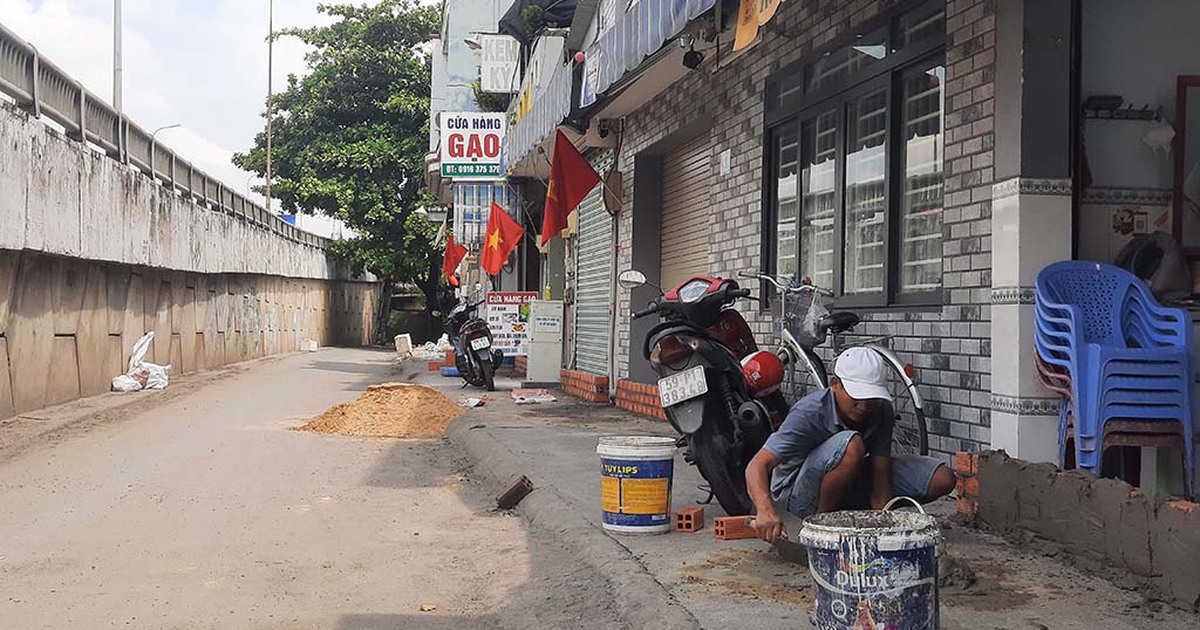 Xây tường ngăn nước tràn vào nhà