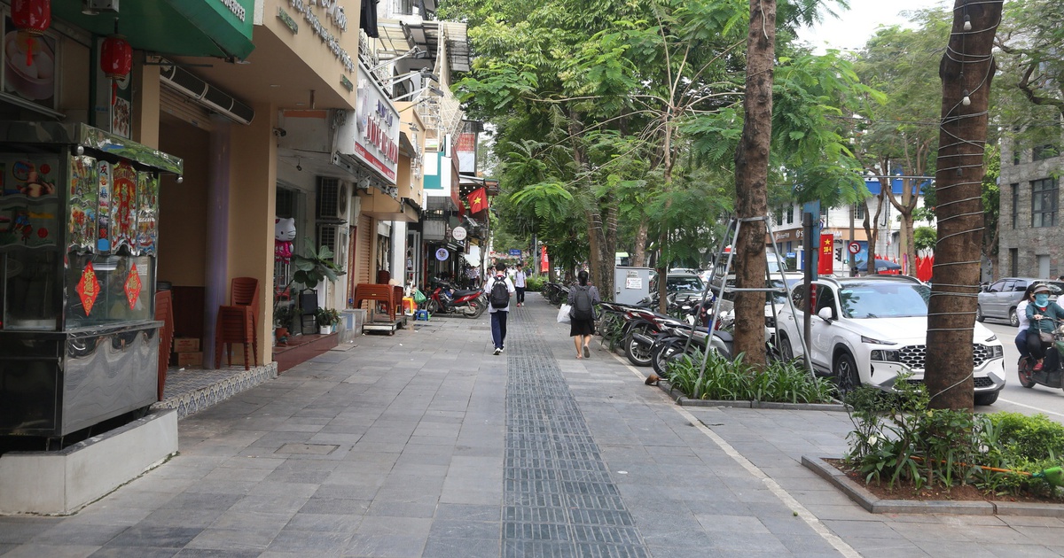 Vỉa hè Hà Nội thông thoáng, hộ kinh doanh mong sớm có cơ chế thuê