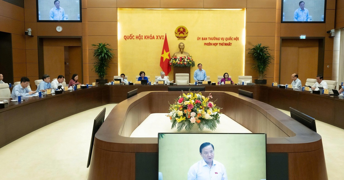 Ban hành nghị quyết của Ủy ban Thường vụ Quốc hội về công tác cán bộ