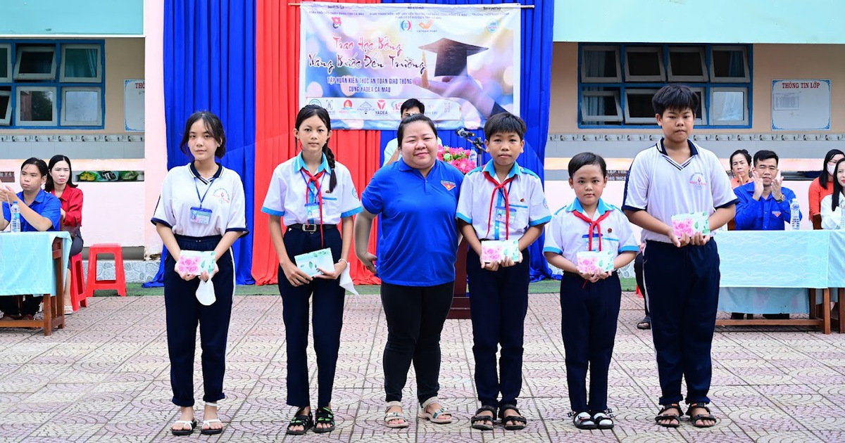 Cô giáo Cà Mau suốt 10 năm làm một điều khiến nhiều thí sinh nhớ mãi