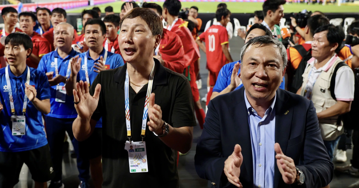 Chủ tịch VFF và HLV Kim Sang-sik dự bốc thăm VCK Asian Cup 2027