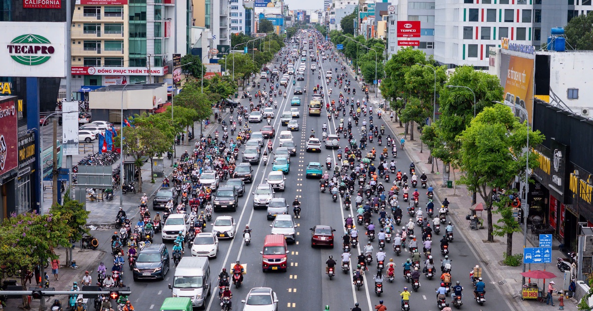 Vạch kẻ đường màu trắng mới trên đường Cộng Hòa là gì, đè lên có bị phạt?