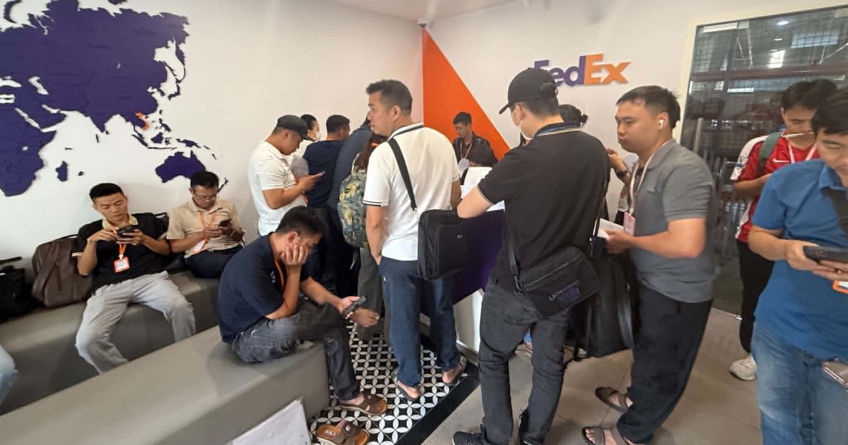 Hàng hóa ‘tắc’ ở cảng, chuyện gì xảy ra với FedEx?