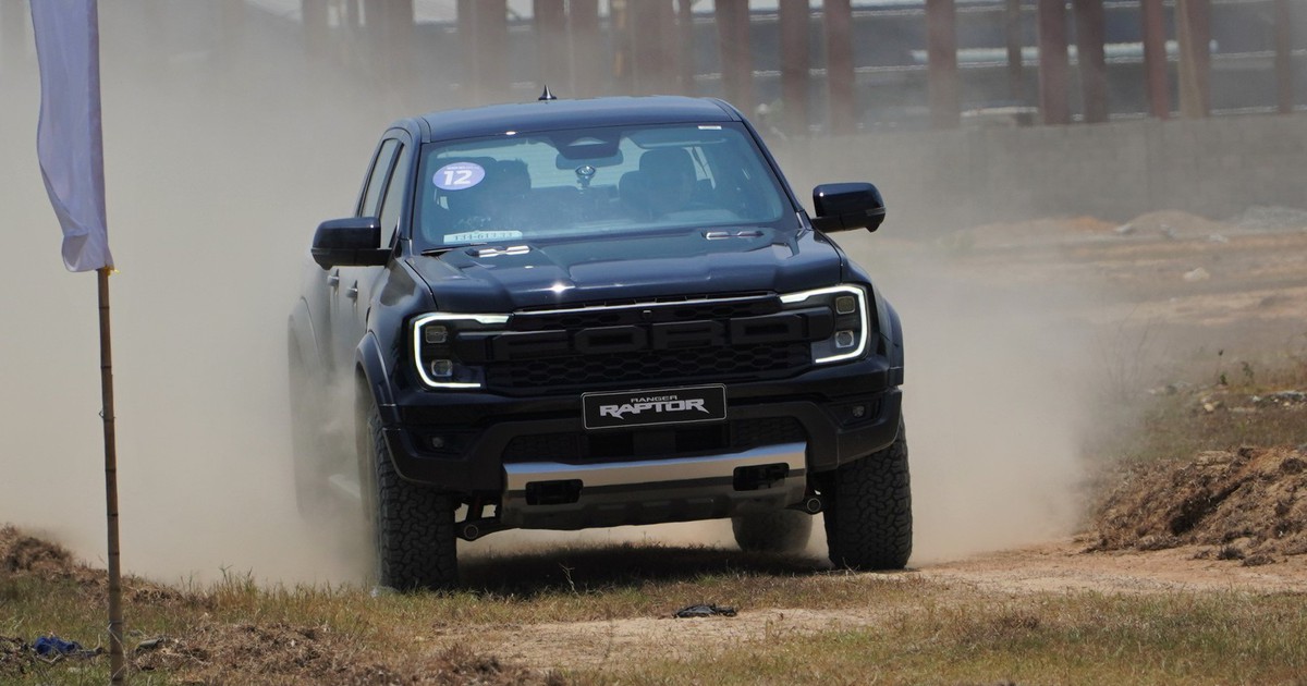 Ford Ranger Raptor máy xăng giá 1,448 tỉ đồng có gì chinh phục 'dân chơi'?