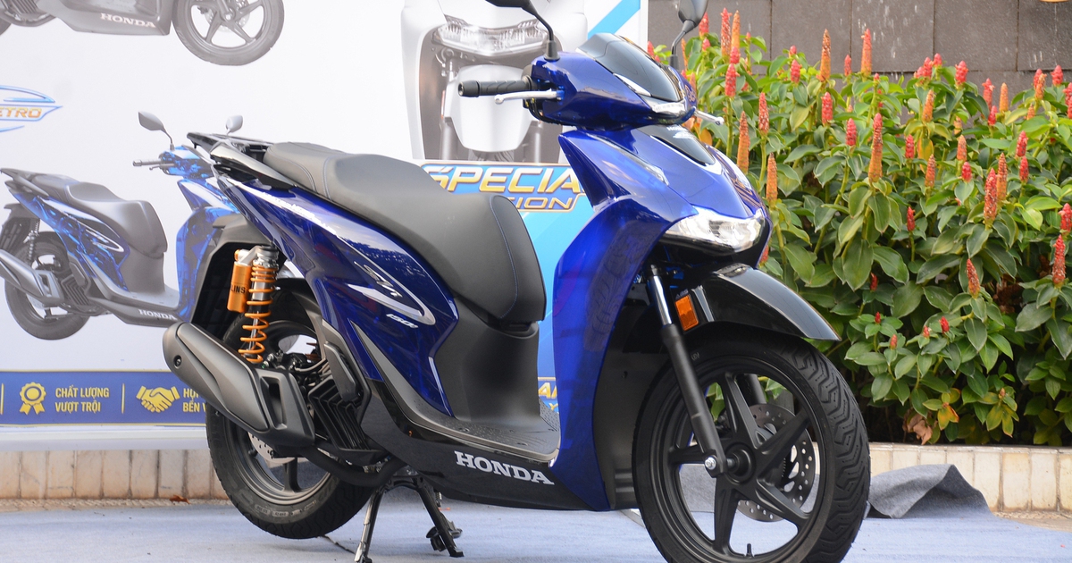 Khoác 'dàn áo' độc lạ Honda SH150i Vetro Blue 2026 về Việt Nam, giá 235 triệu đồng