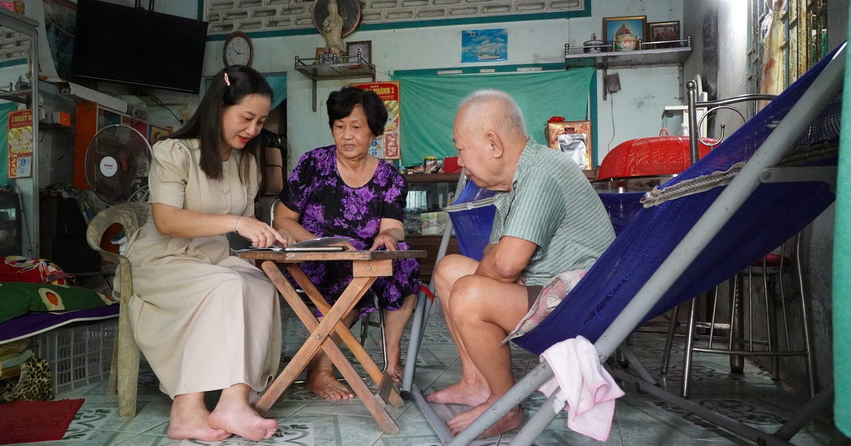 Thủ tục gọn, dân lợi: Làm cả thứ bảy, đến tận nhà hỗ trợ