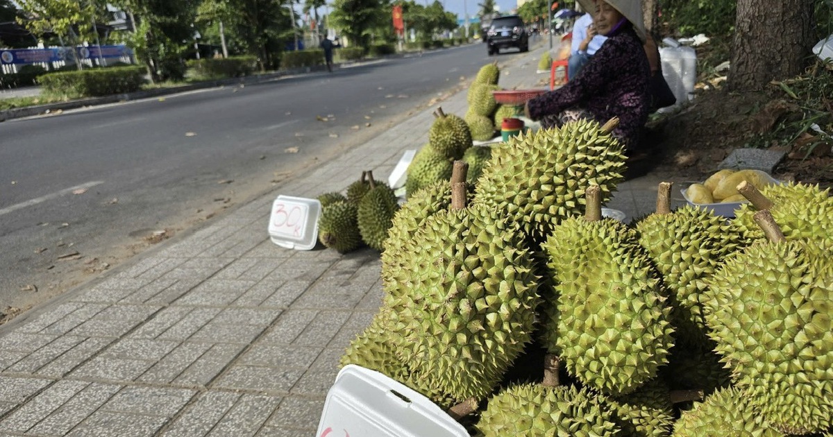 Đằng sau việc sầu riêng tràn ra lề đường