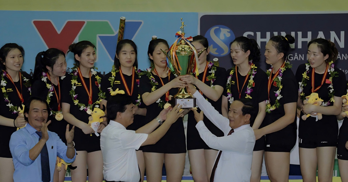 Đội hình 'đẹp như mơ' của đội Trung Quốc ở giải bóng chuyền VTV9 - Bình Điền