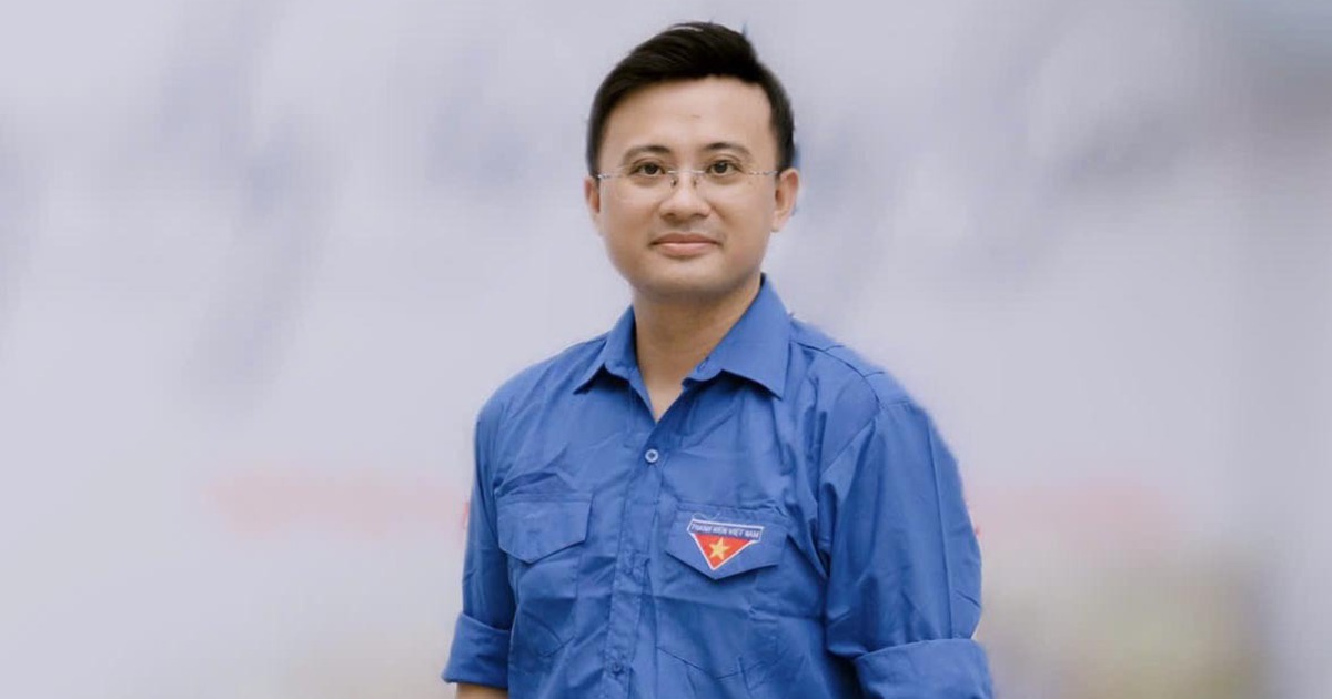Người từng làm 'hàng rào sống' Tiếp sức mùa thi và 13 năm hát 1 bài