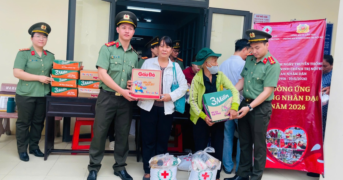 Công an Cần Thơ trao quà, khám bệnh miễn phí tại ‘xóm đạo’ Thạnh An