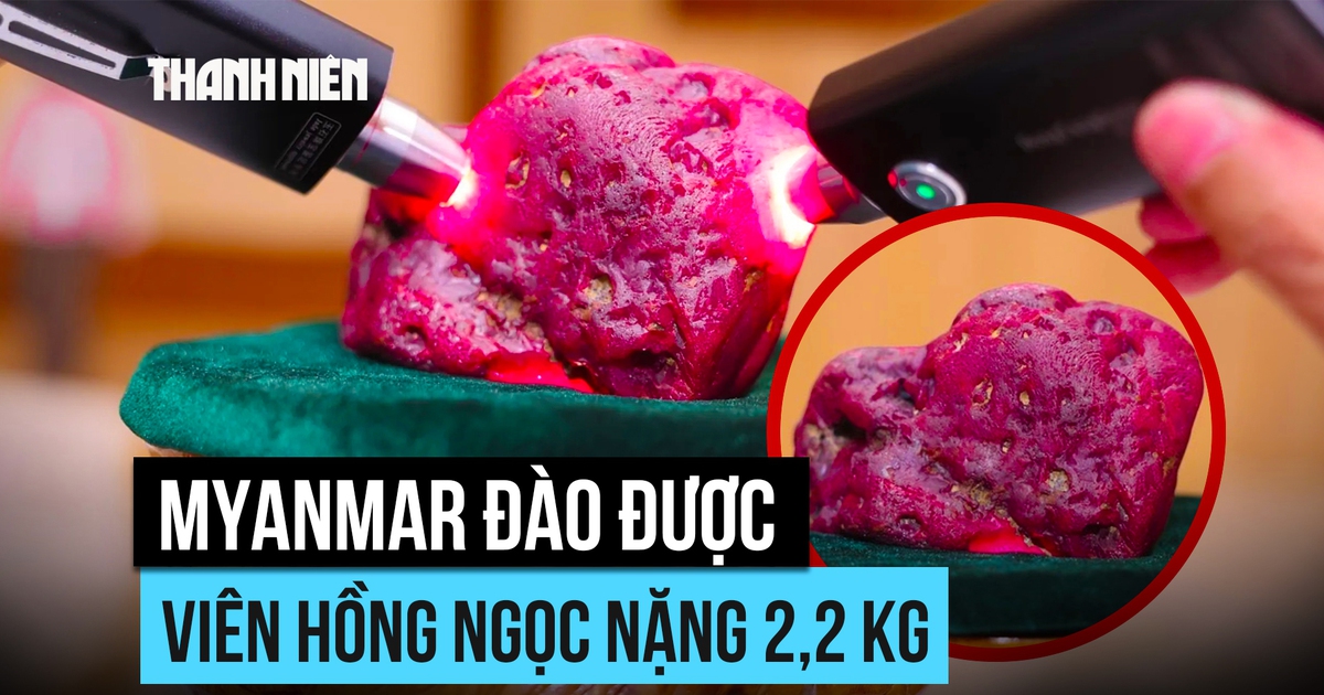 Myanmar giới thiệu viên hồng ngọc nặng 2,2 kg