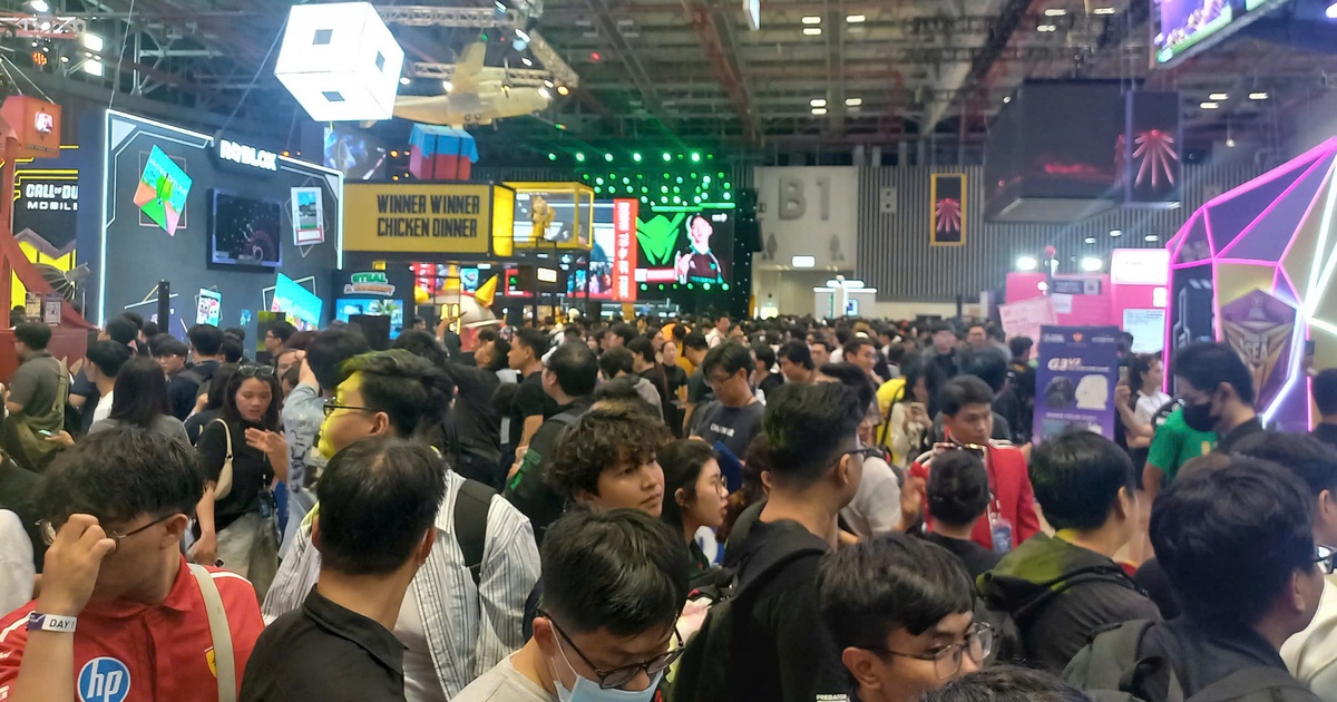 Hàng ngàn người trẻ rần rần đến đây để chơi game miễn phí