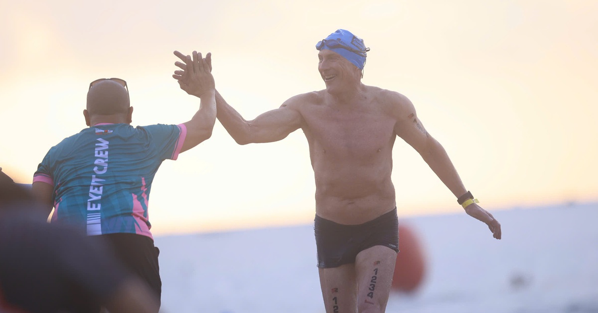'Tượng đài' IRONMAN Mark Allen khuấy động đường đua tại Đà Nẵng