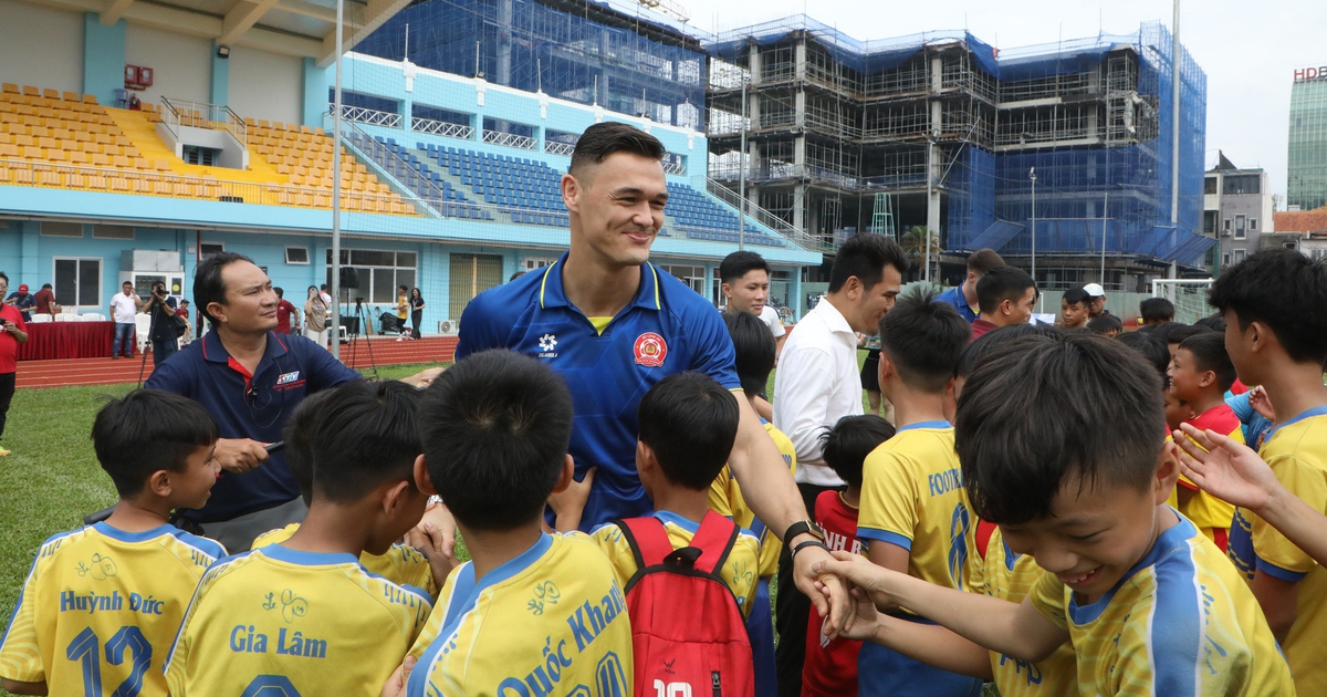 Lê Giang Patrik, Ngô Đăng Khoa 'tiếp lửa' giải bóng đá thiếu niên - nhi đồng HTV