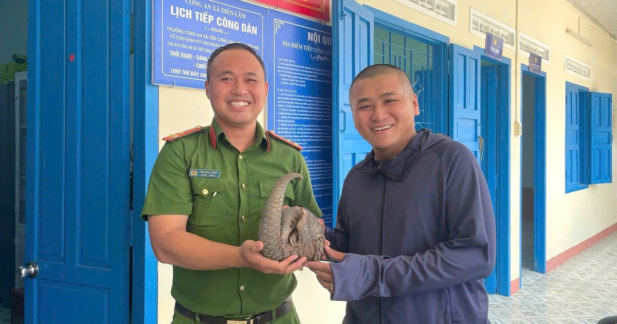 5 thanh ni&ecirc;n ở Kh&aacute;nh H&ograve;a giao nộp t&ecirc; t&ecirc; Java qu&yacute; hiếm cho c&ocirc;ng an