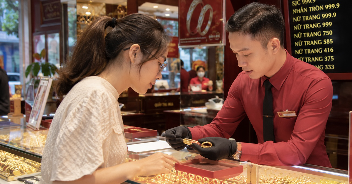 Giá vàng lao dốc, người thấp thỏm chờ hồi phục, người thở phào nhẹ nhõm
