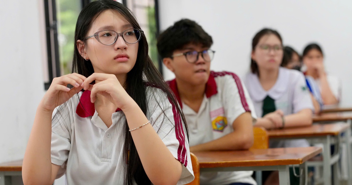 Điểm trung bình tiếng Anh 2025 thấp nhất nhóm tự chọn, thi THPT 2026 cần nhớ gì?