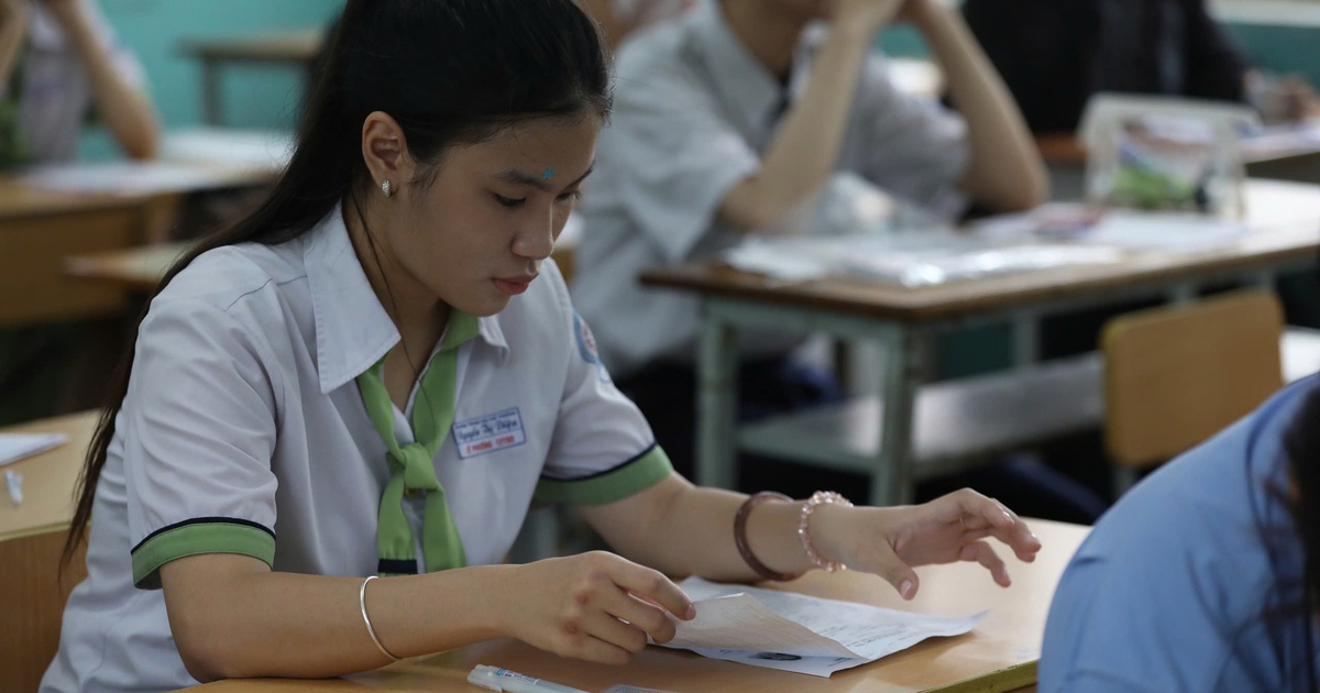 Thi tốt nghiệp THPT 2026: Xem gợi ý giải đề thi môn ngữ văn tại đây
